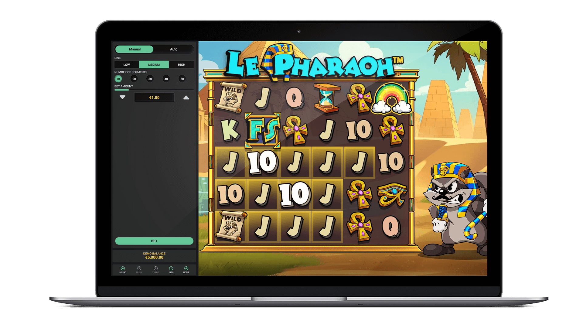 Le Pharaoh: игровое поле слева и персонаж Смоки справа